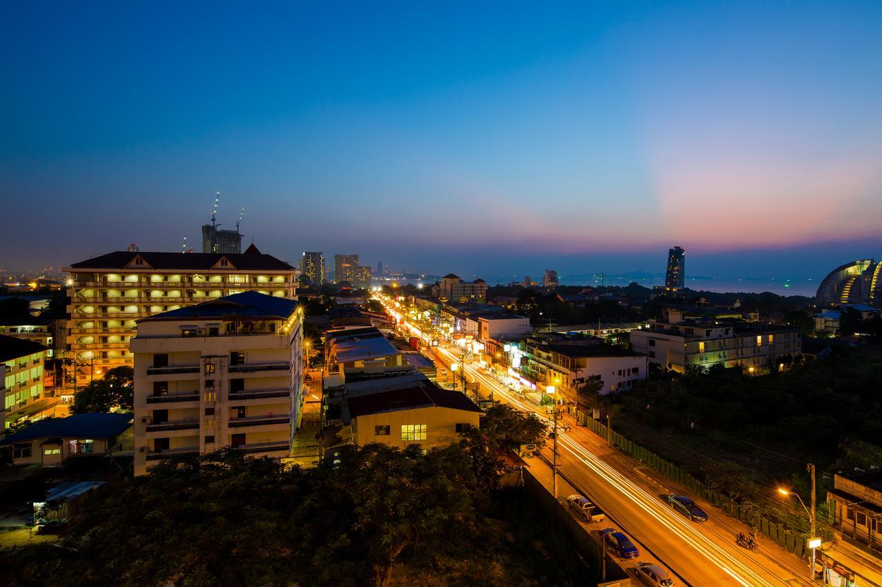 Hotel Aiyara Palace à Pattaya Extérieur photo